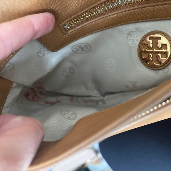 SOLD: Tory Burch Crossbody. EUC. No signs of exterior wear. mark inside. - Picture 5 of 6